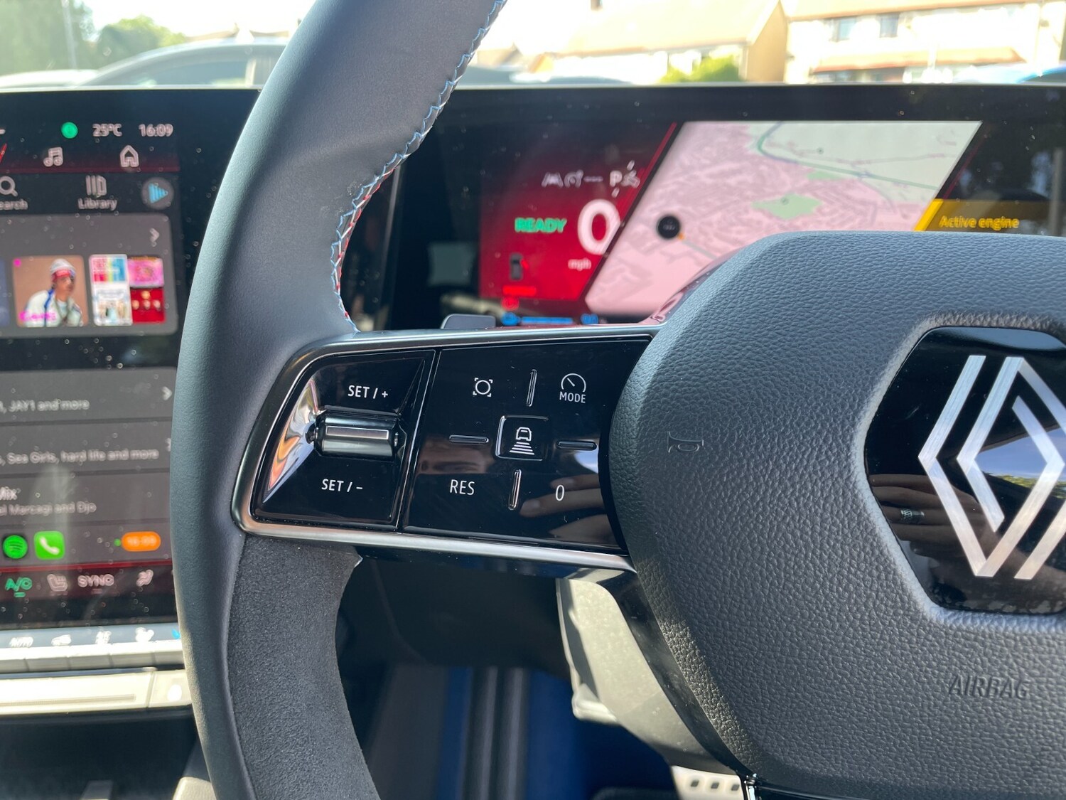 Used Renault Scenic E-Tech 2024 for sale - 76276425: Photo 31