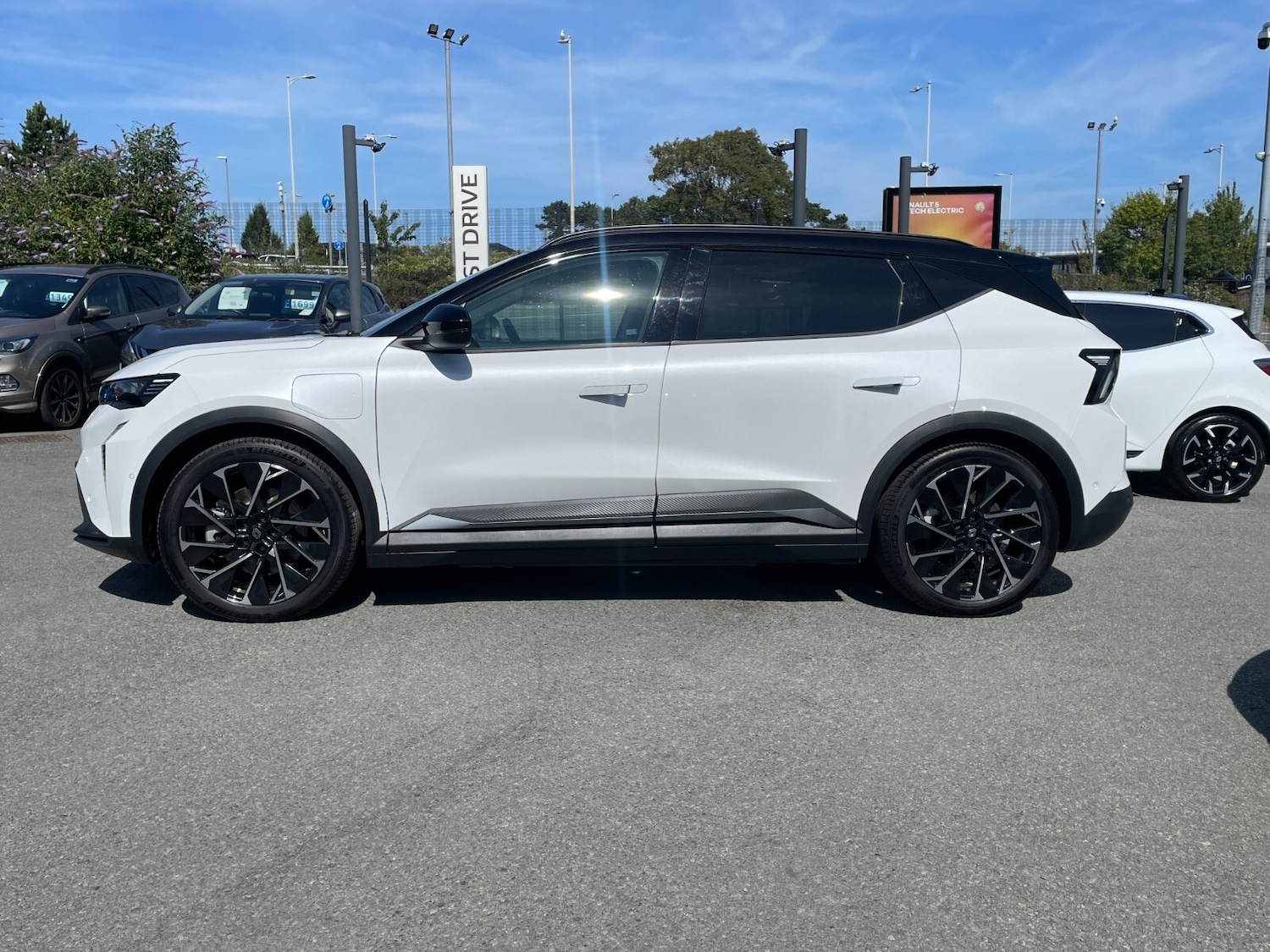 Used Renault Scenic E-Tech 2024 for sale - 76276425: Photo 4