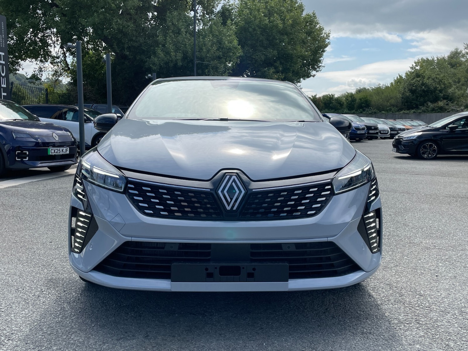 Used Renault Clio 2025 for sale - 76773170: Photo 2