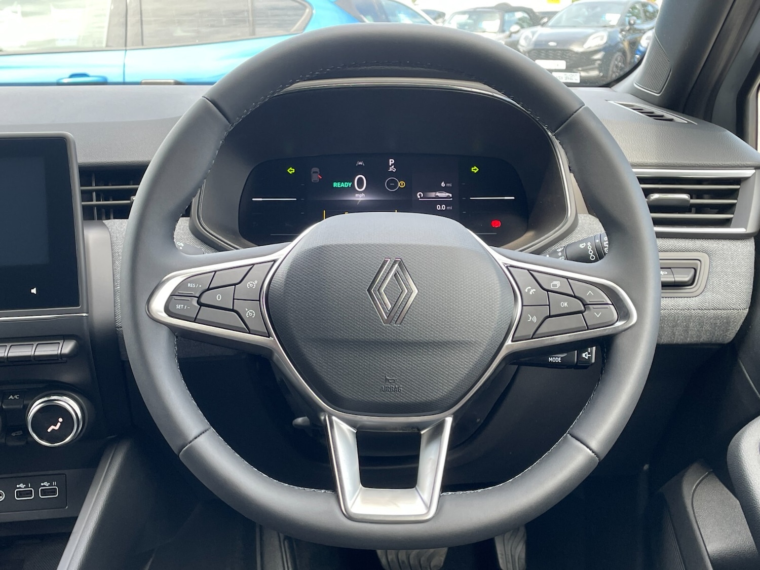 Used Renault Clio 2025 for sale - 76773170: Photo 26