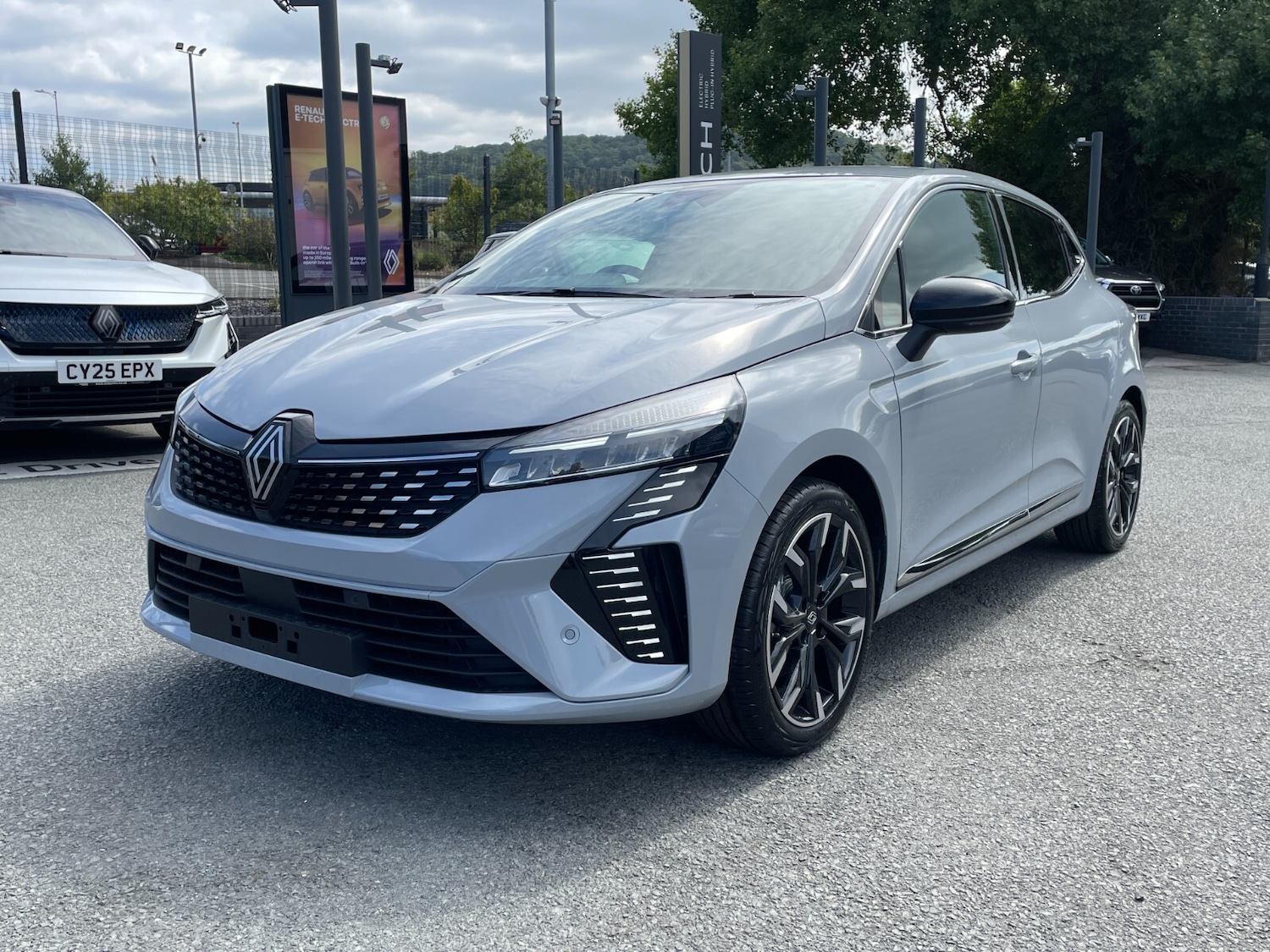 Used Renault Clio 2025 for sale - 76773170: Photo 3