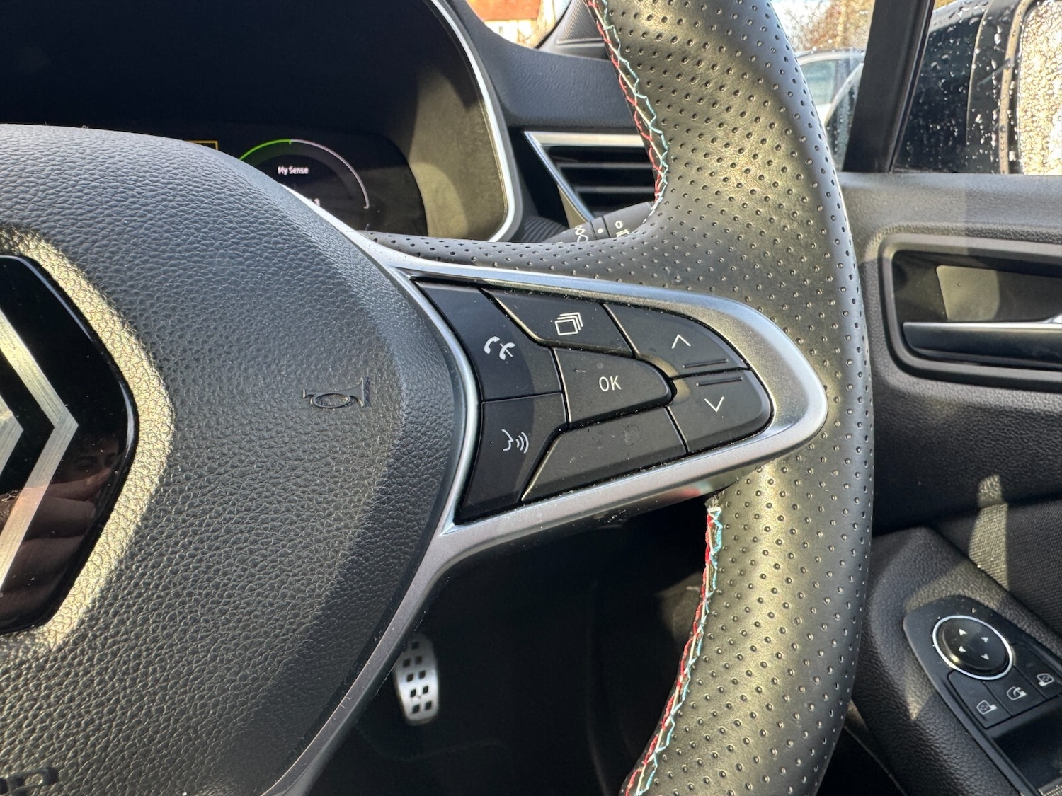 Used Renault Clio 2024 for sale - 77389052: Photo 31