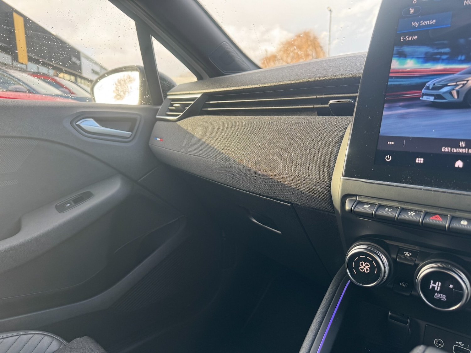 Used Renault Clio 2024 for sale - 77389052: Photo 45