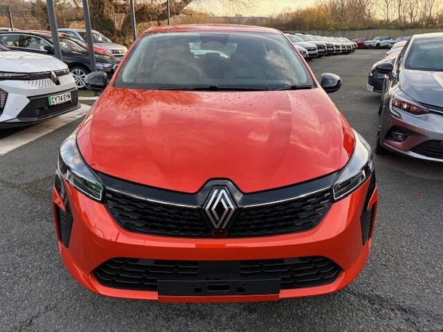 Used Renault Clio 2025 for sale - 76773168: Photo 2