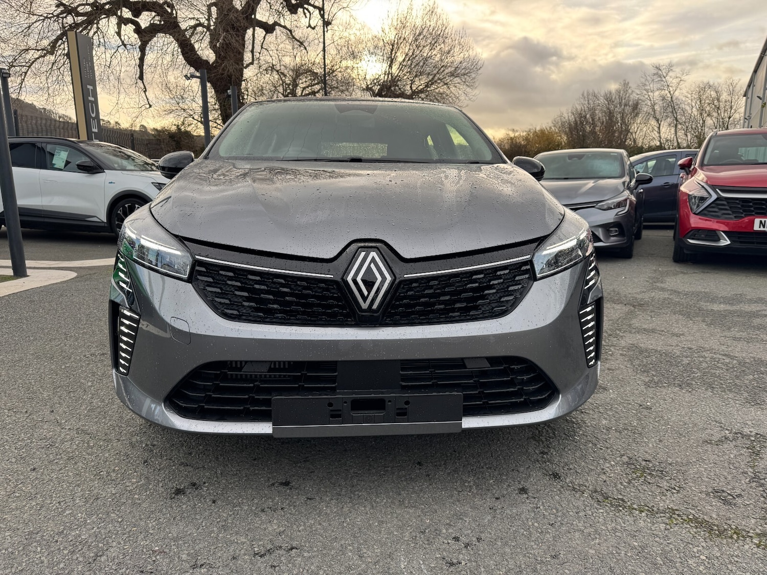 Used Renault Clio 2025 for sale - 76773172: Photo 2