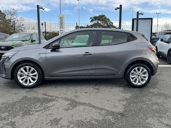 Used Renault Clio 2025 for sale - 76773172: Photo