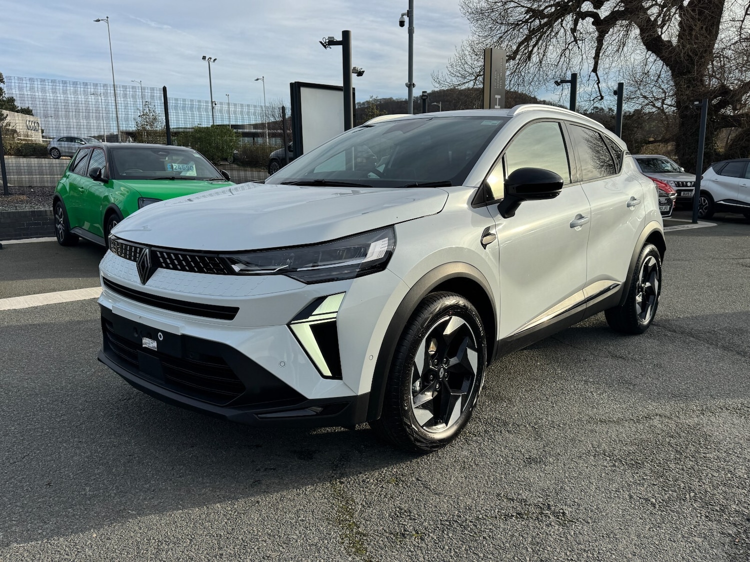 Used Renault Captur 2025 for sale - 76826811: Photo 3