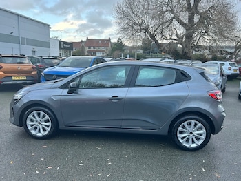 Used Renault Clio 2025 for sale - 76826809: Photo