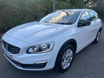 Used Volvo V60 2017 for sale - 79847931: Photo