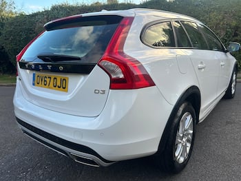 Used Volvo V60 2017 for sale - 79847931: Photo