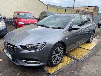 Vauxhall - Insignia