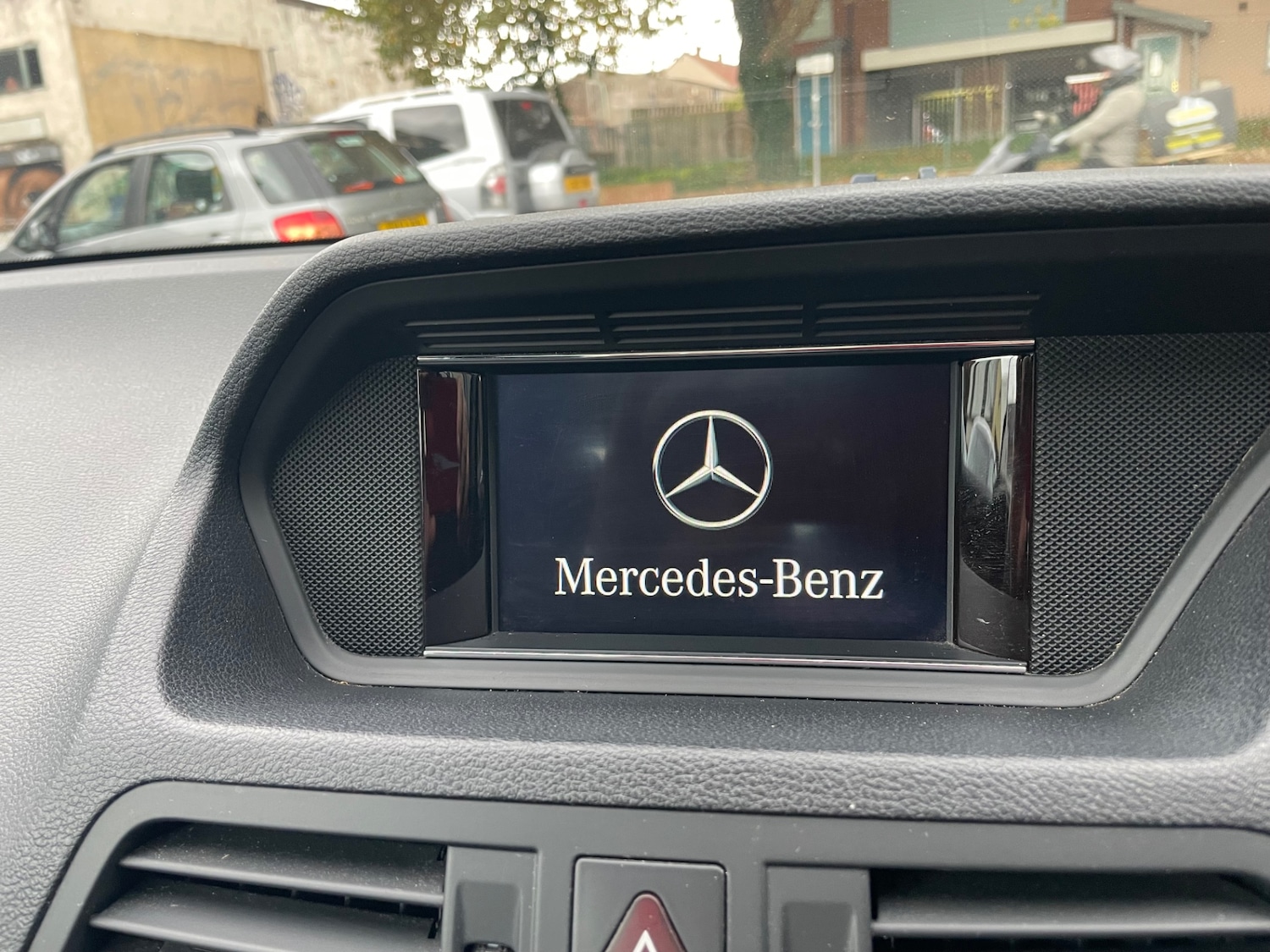 Used Mercedes-Benz E Class 2013 for sale - 76346852: Photo 16