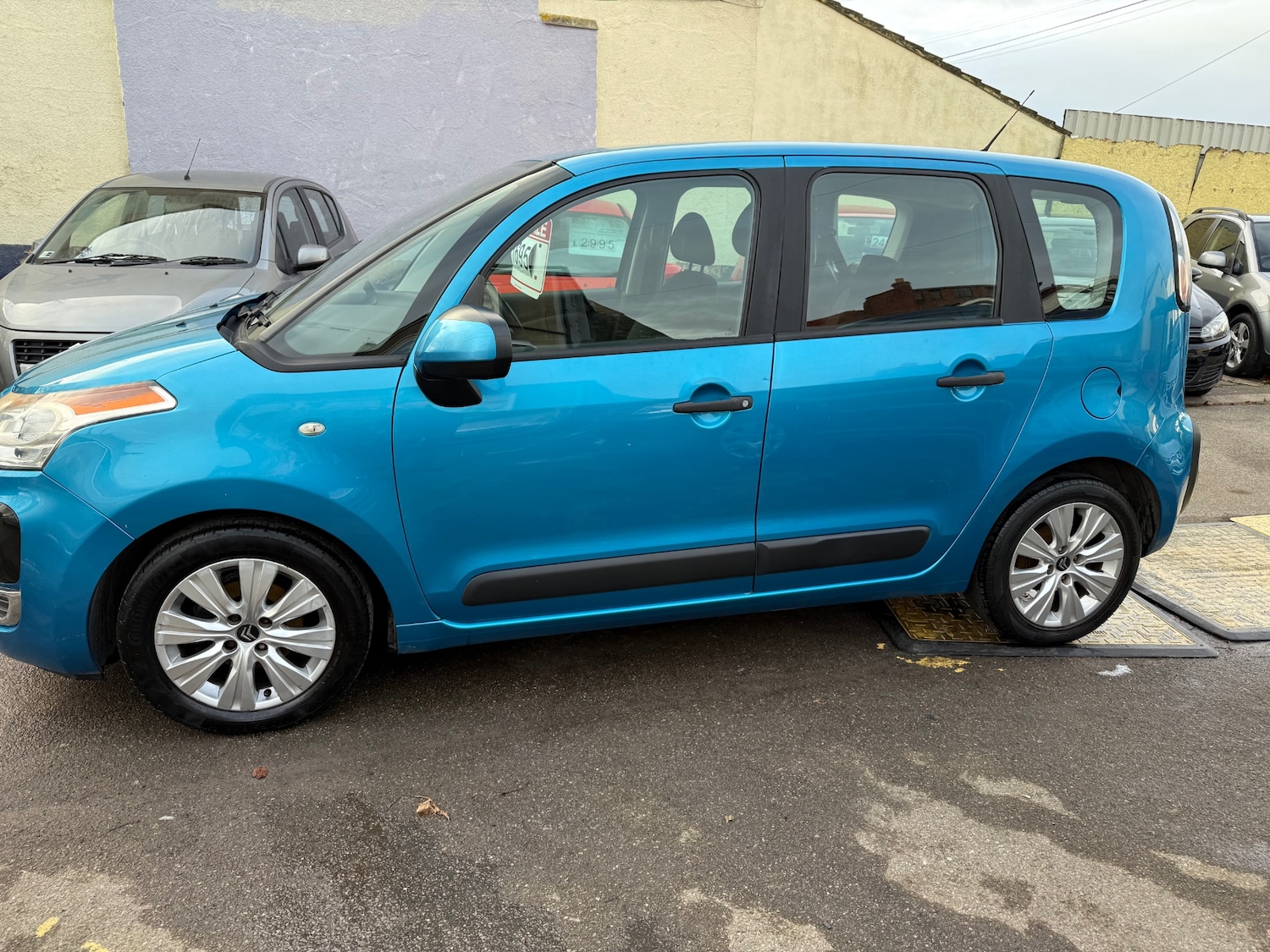 Used Citroen C3 Picasso 2010 for sale - 76712254: Photo 4