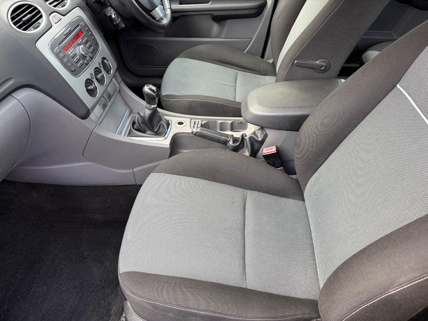 Used Ford Focus 2010 for sale - 76436863: Photo 10