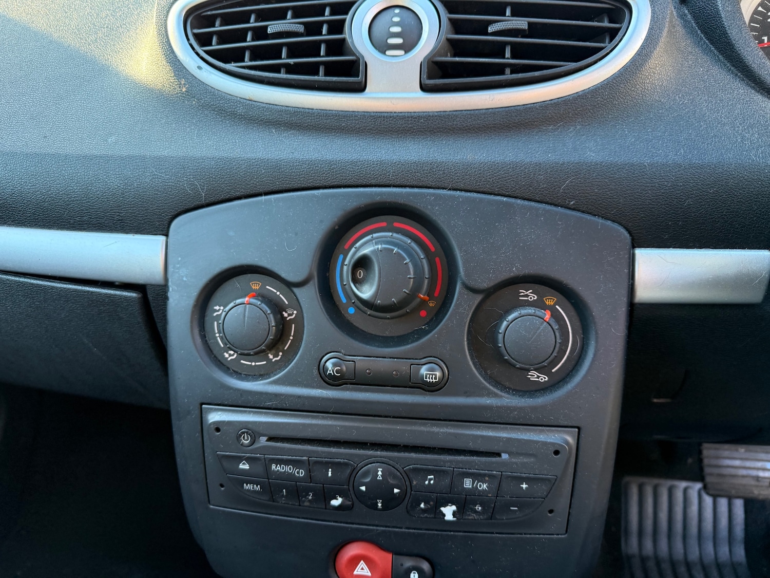 Used Renault Clio 2009 for sale - 76655644: Photo 12