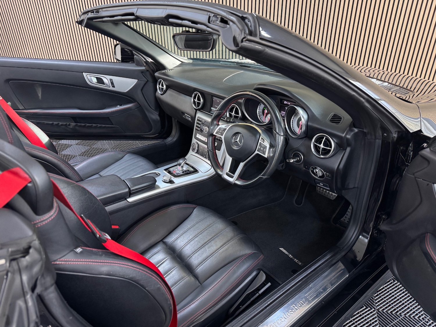 Used Mercedes-Benz SLK 2015 for sale - 77901876: Photo 14