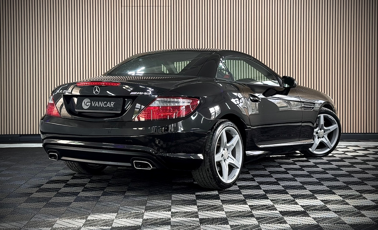 Used Mercedes-Benz SLK 2015 for sale - 77901876: Photo 2