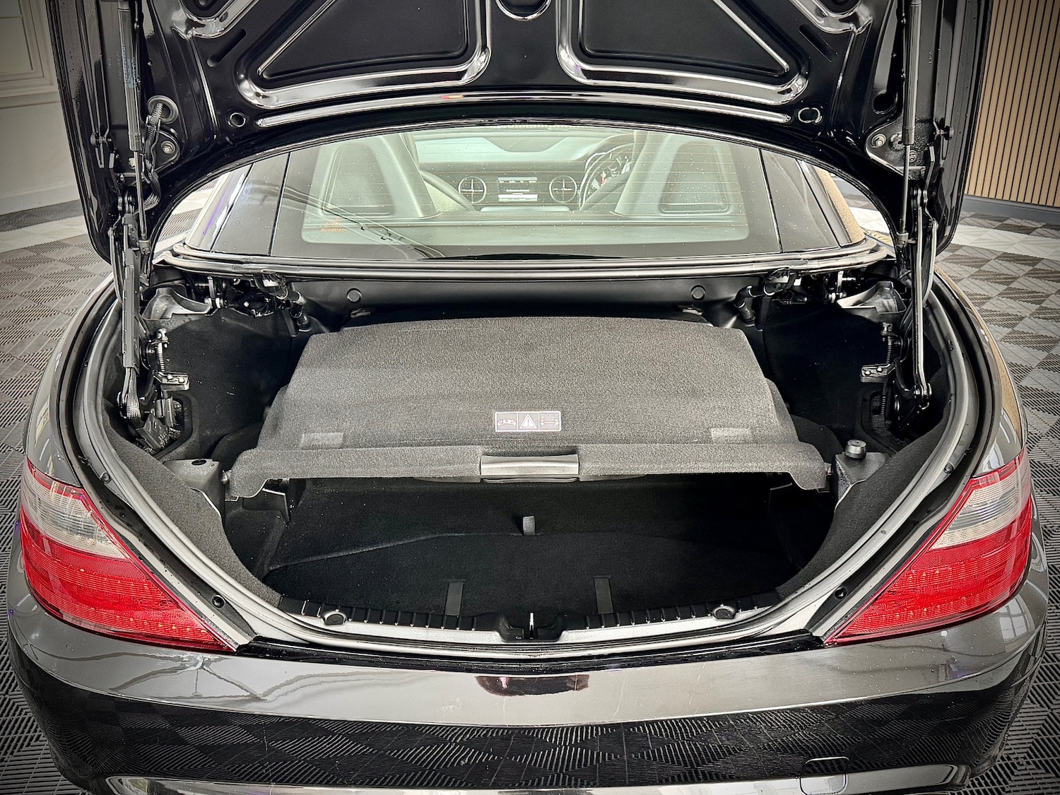 Used Mercedes-Benz SLK 2015 for sale - 77901876: Photo 23