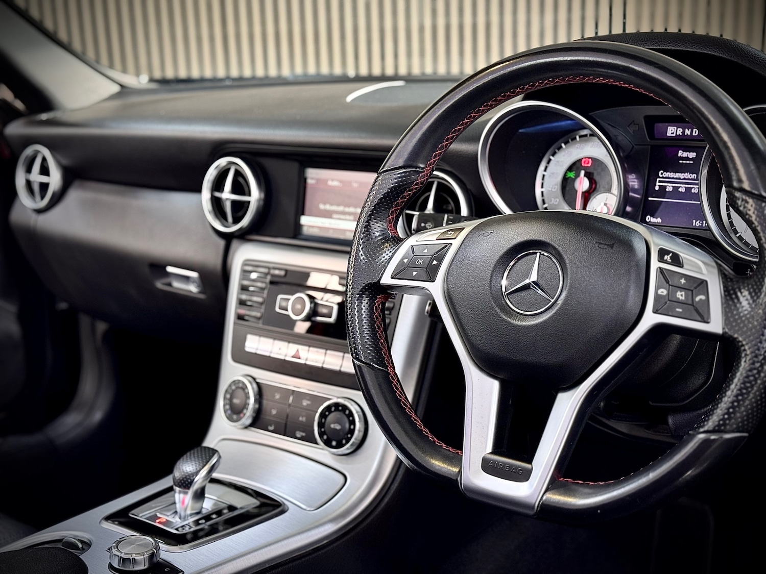 Used Mercedes-Benz SLK 2015 for sale - 77901876: Photo 3