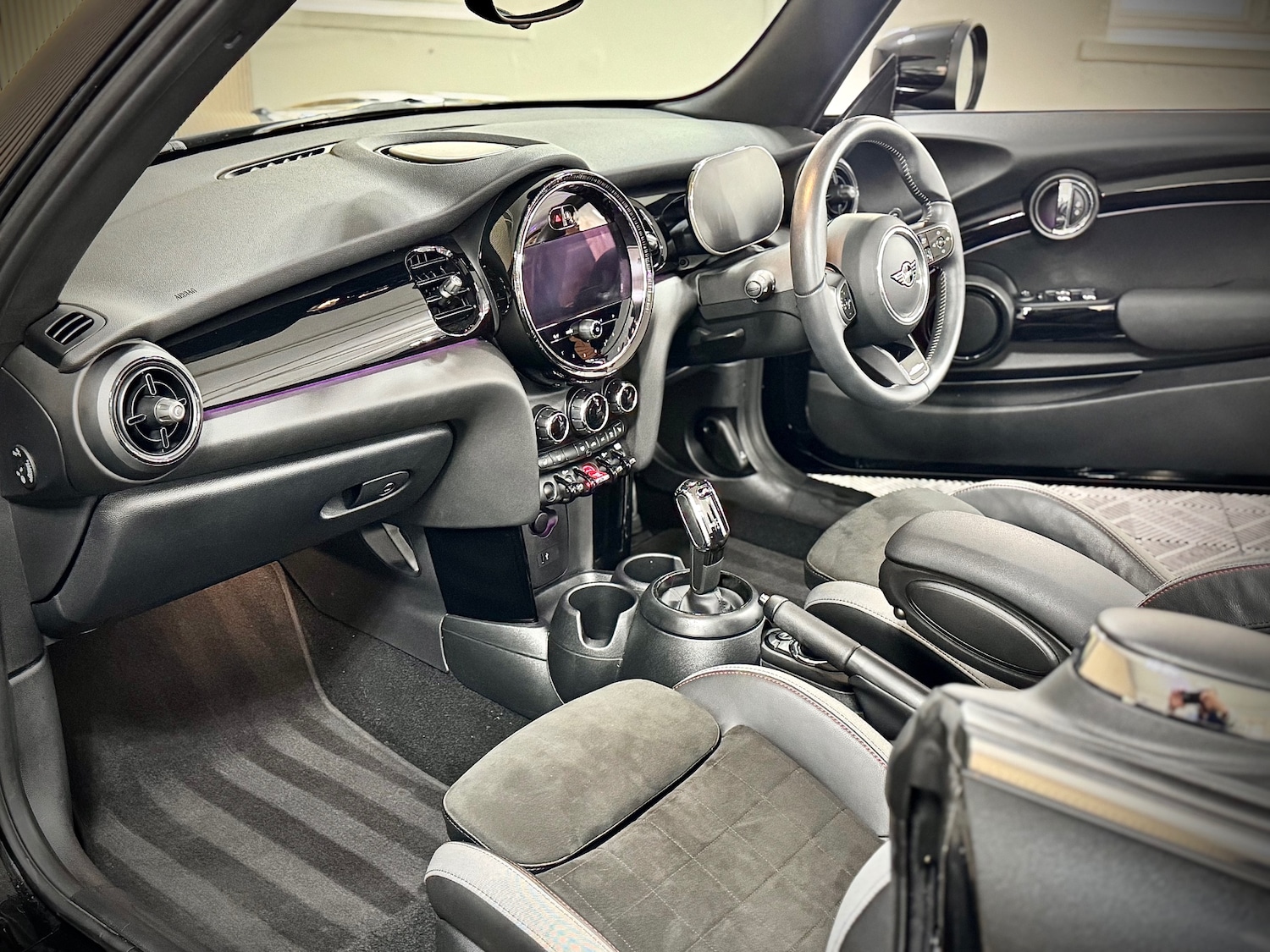 Used MINI Convertible 2023 for sale - 76618848: Photo 9