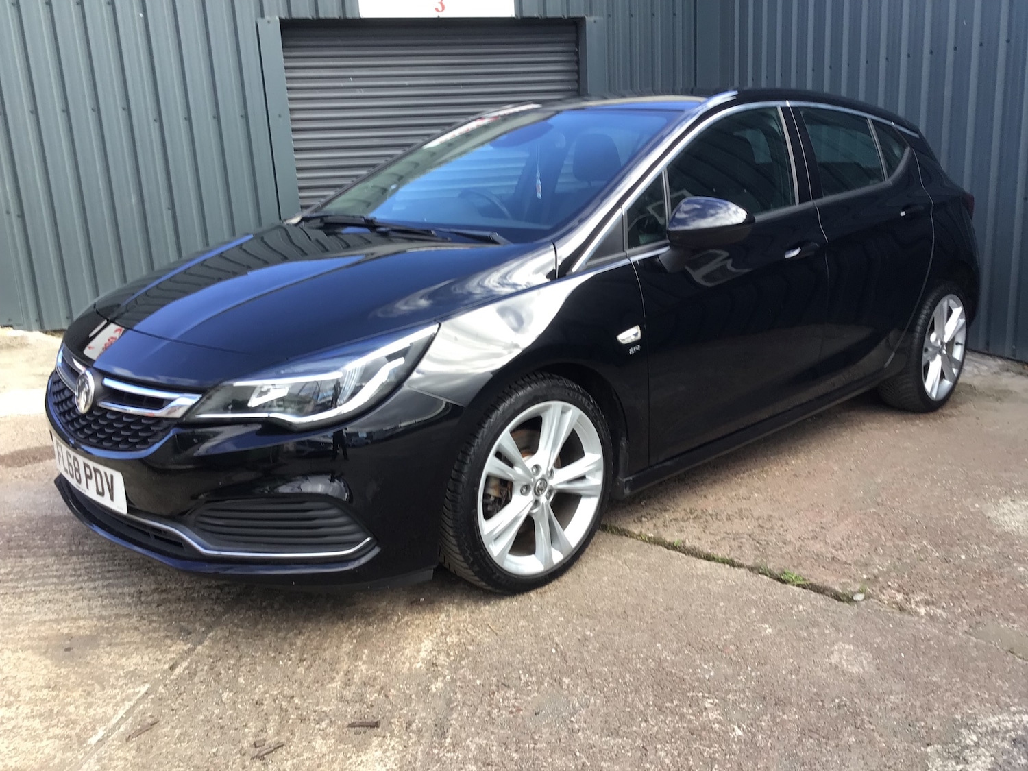 Used Vauxhall Astra 2018 for sale - 76075878: Photo 2