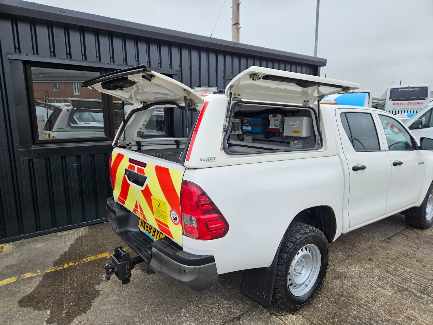 Used Toyota Hilux 2018 for sale - 77802323: Photo 9