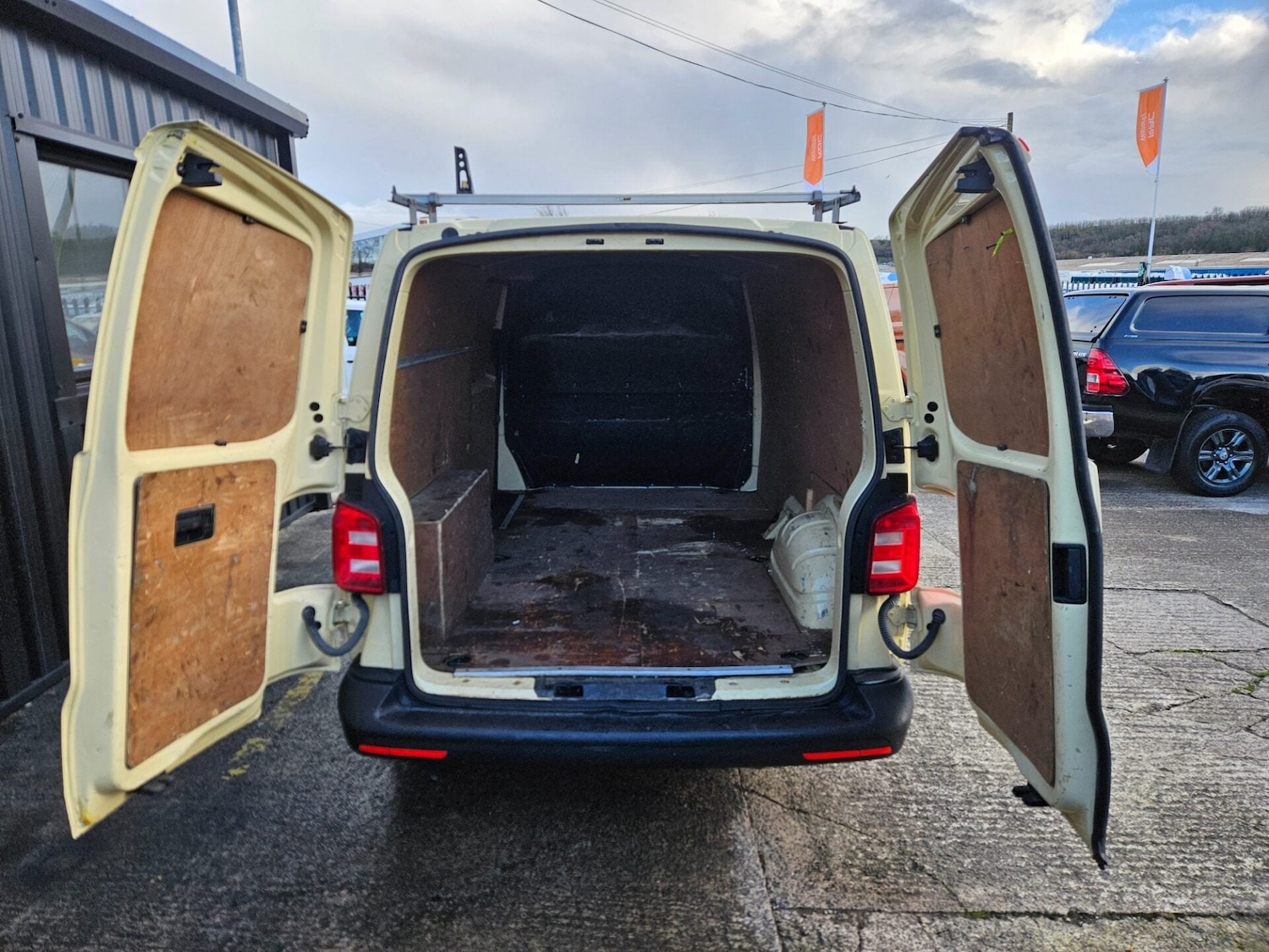 Used Volkswagen Transporter 2016 for sale - 76762053: Photo 8