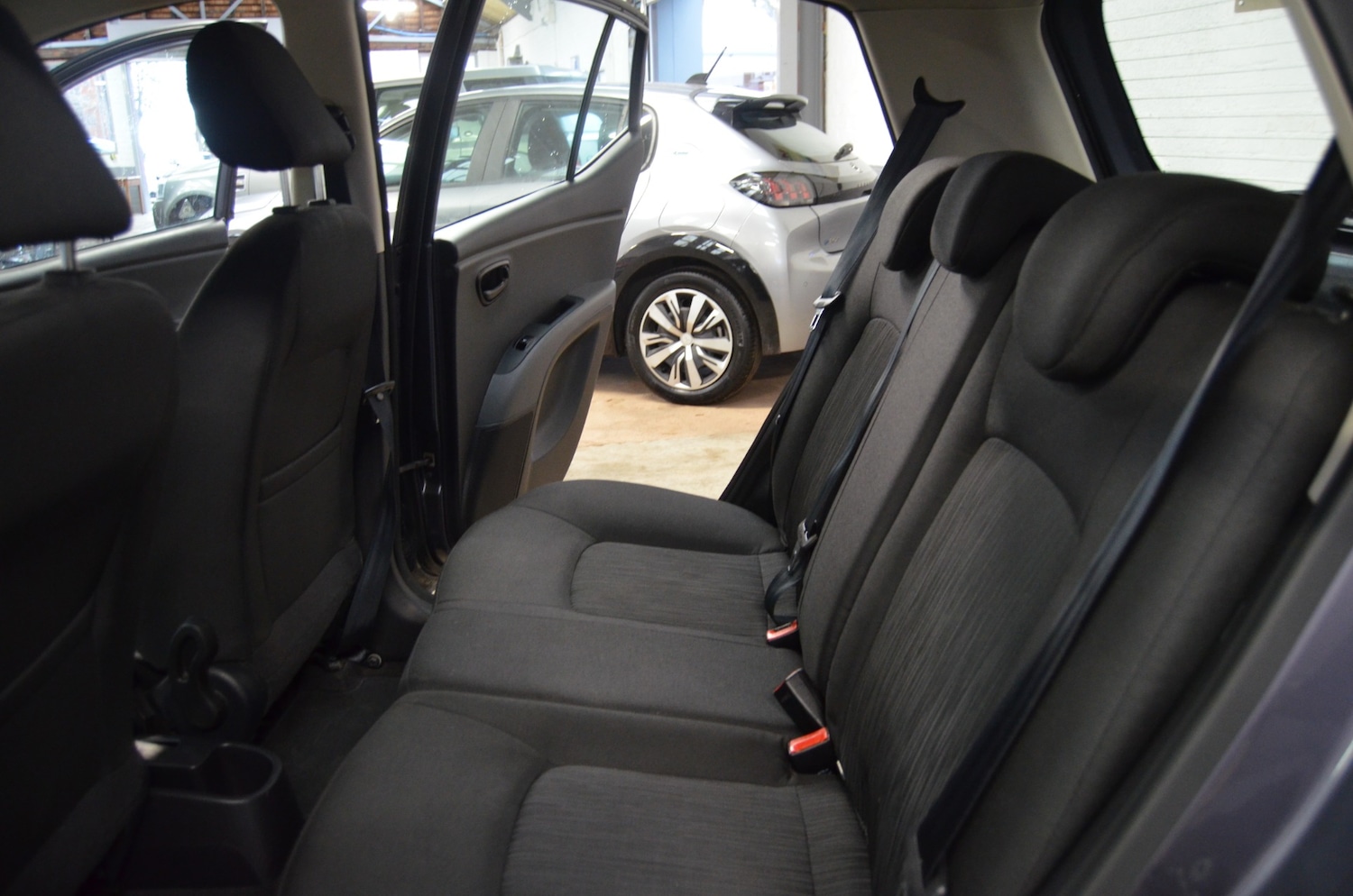 Used Hyundai i10 2014 for sale - 77272604: Photo 16