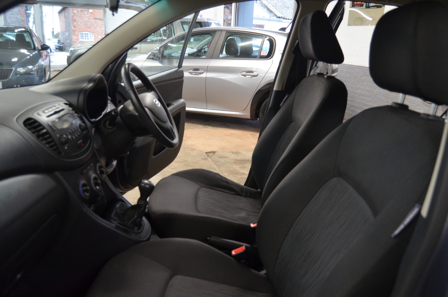 Used Hyundai i10 2014 for sale - 77272604: Photo 19