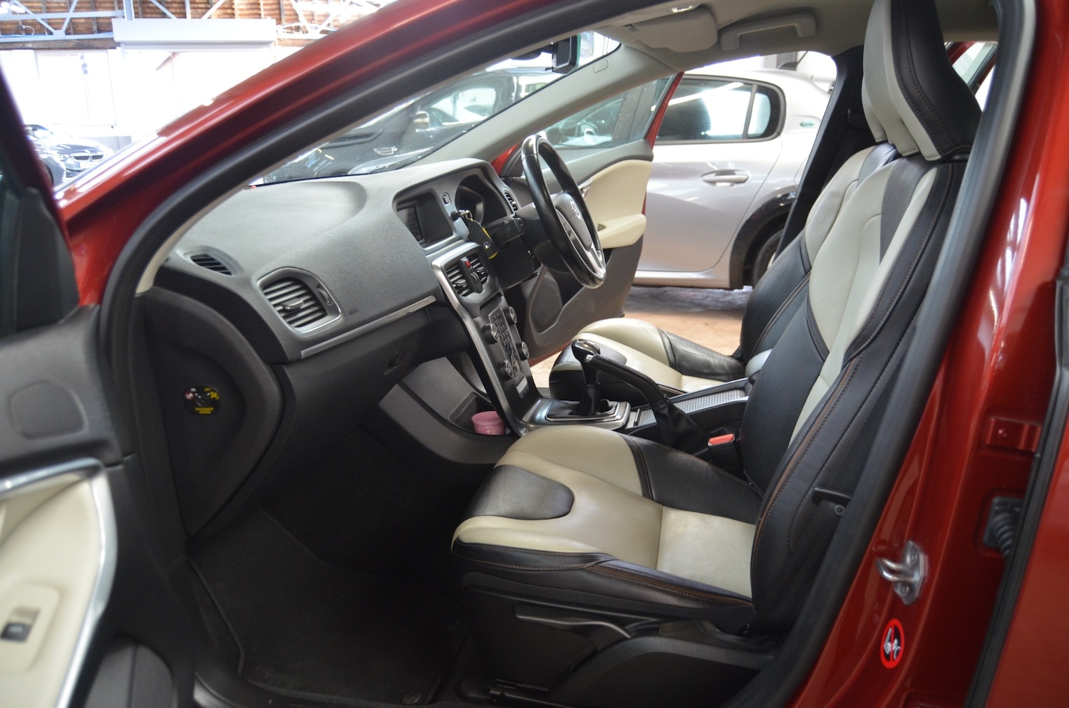 Used Volvo V40 2016 for sale - 77530540: Photo 17