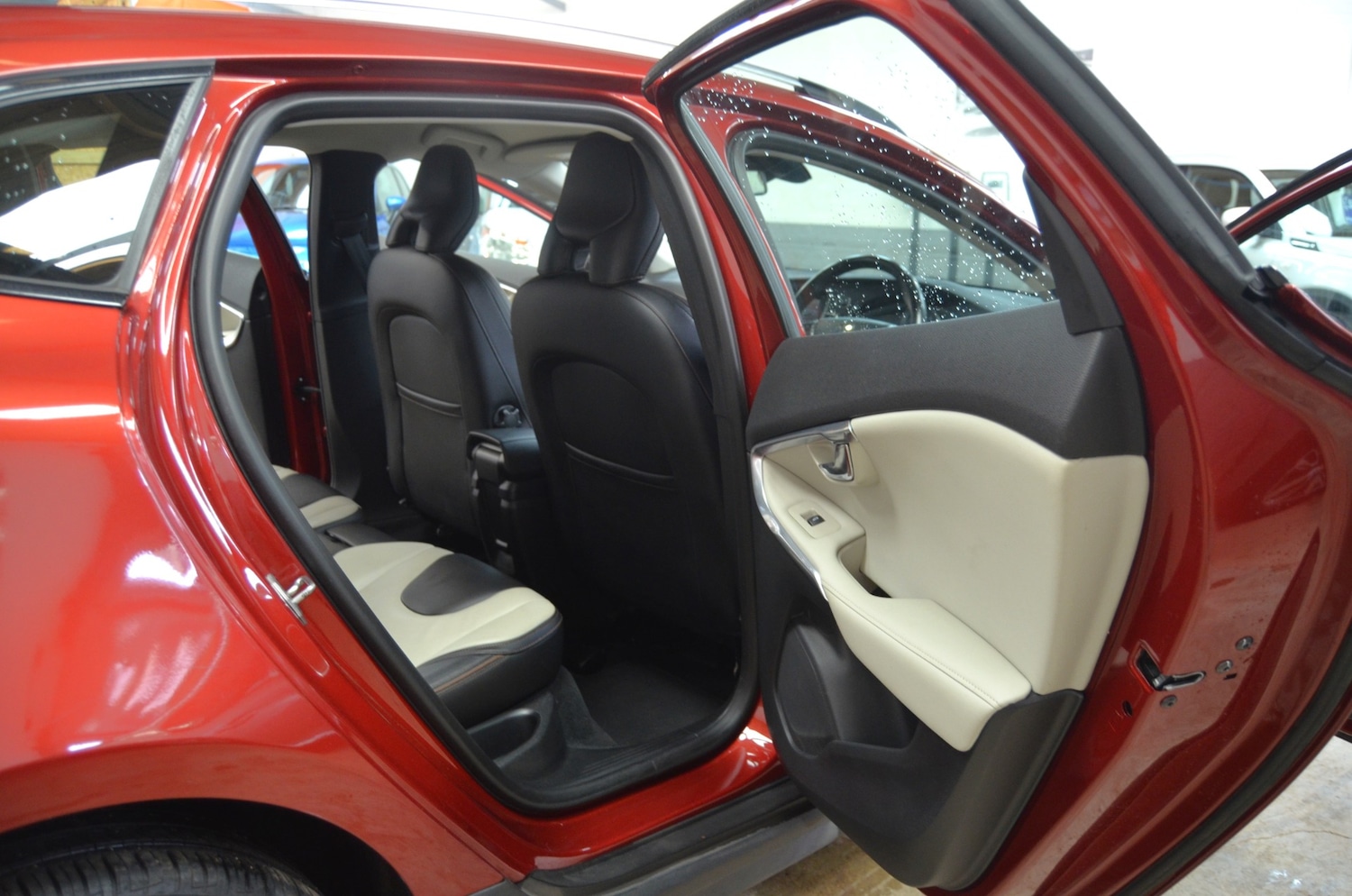 Used Volvo V40 2016 for sale - 77530540: Photo 8