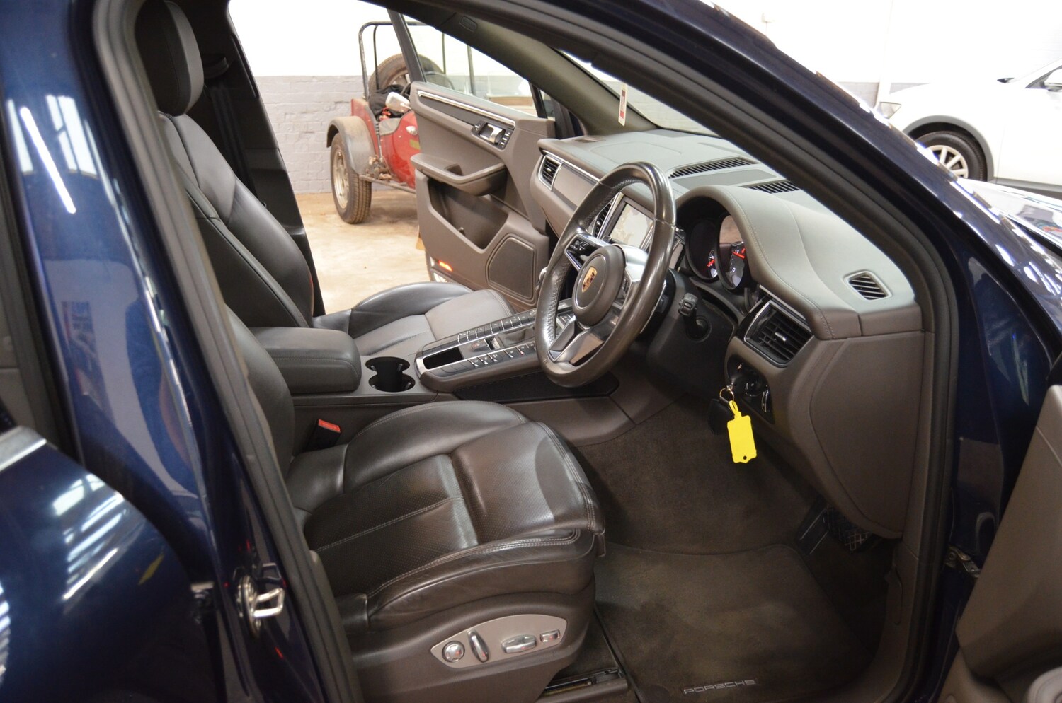 Used Porsche Macan 2015 for sale - 76126329: Photo 22