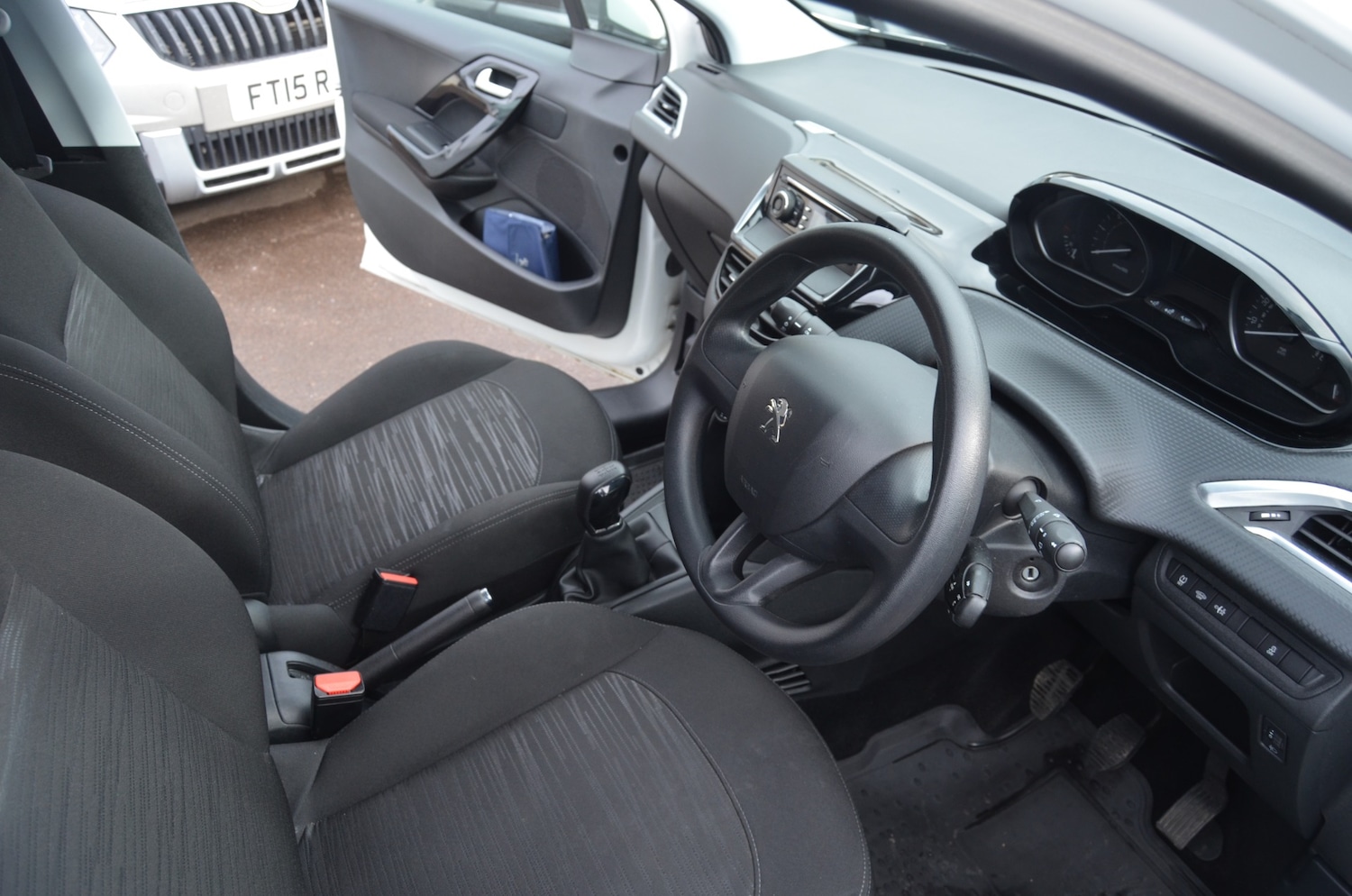 Used Peugeot 208 2018 for sale - 76402543: Photo 12
