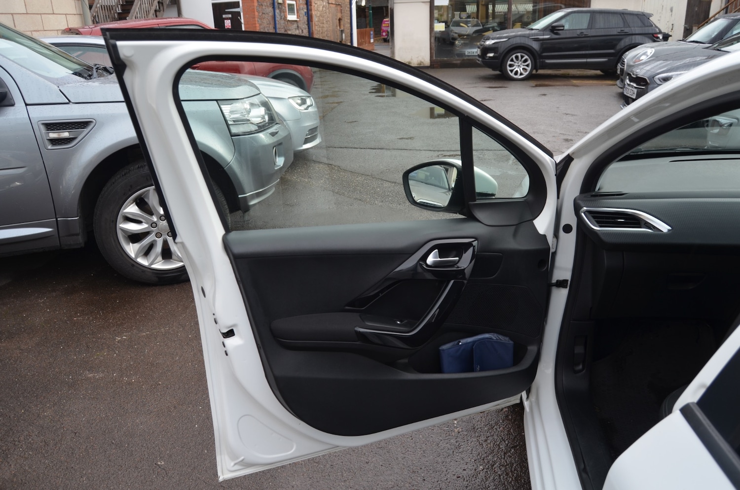 Used Peugeot 208 2018 for sale - 76402543: Photo 16