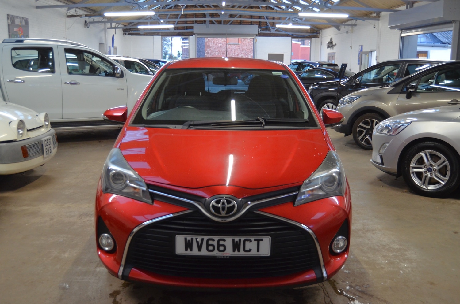 Used Toyota Yaris 2016 for sale - 76652842: Photo 2