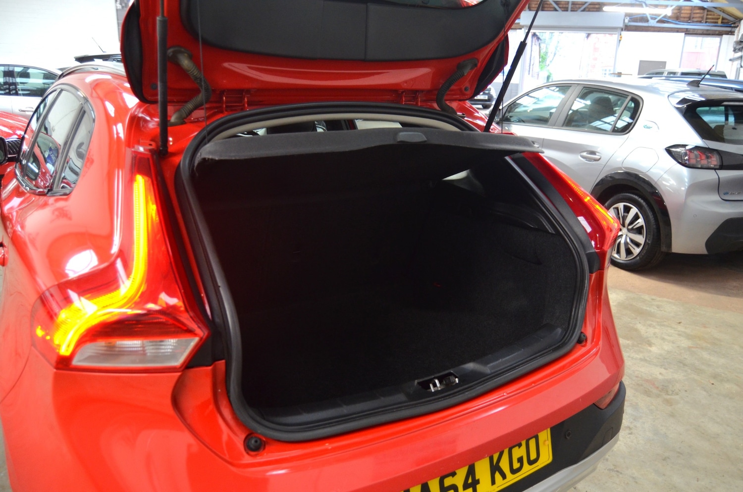 Used Volvo V40 2014 for sale - 77417675: Photo 11