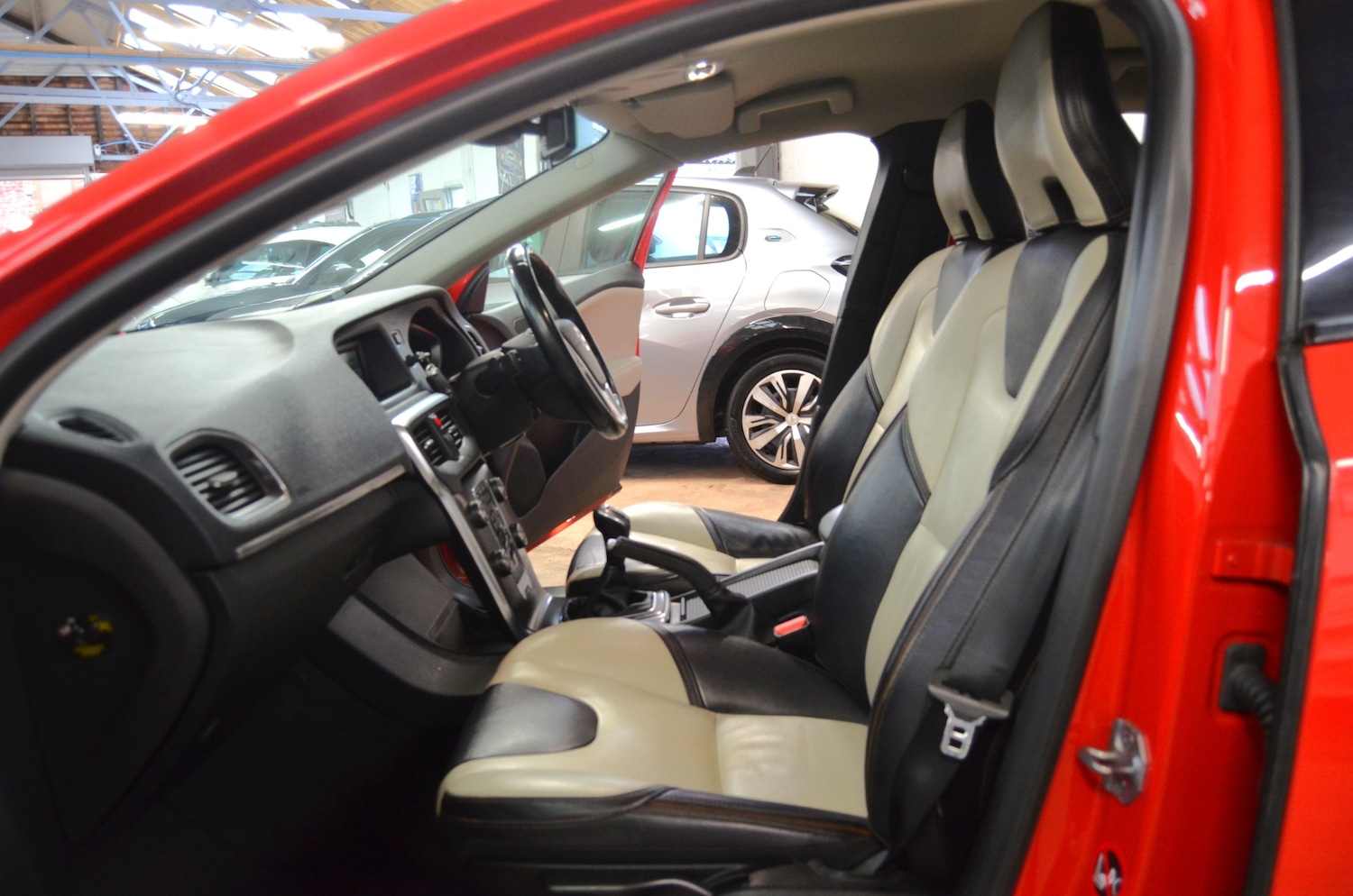 Used Volvo V40 2014 for sale - 77417675: Photo 19