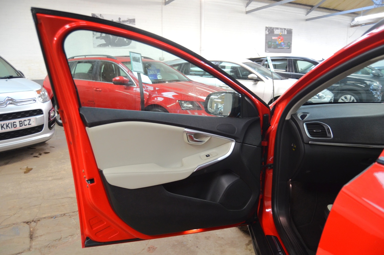 Used Volvo V40 2014 for sale - 77417675: Photo 24