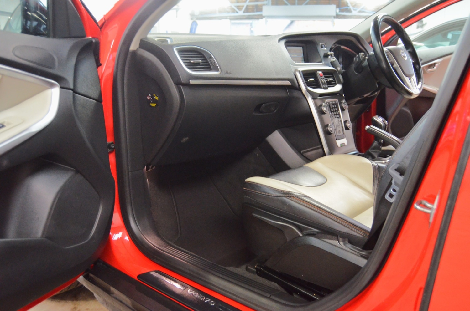 Used Volvo V40 2014 for sale - 77417675: Photo 25