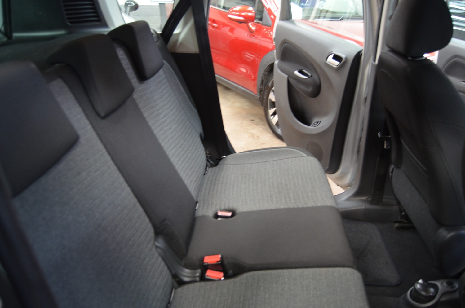 Used Citroen C3 Picasso 2016 for sale - 77688244: Photo 12