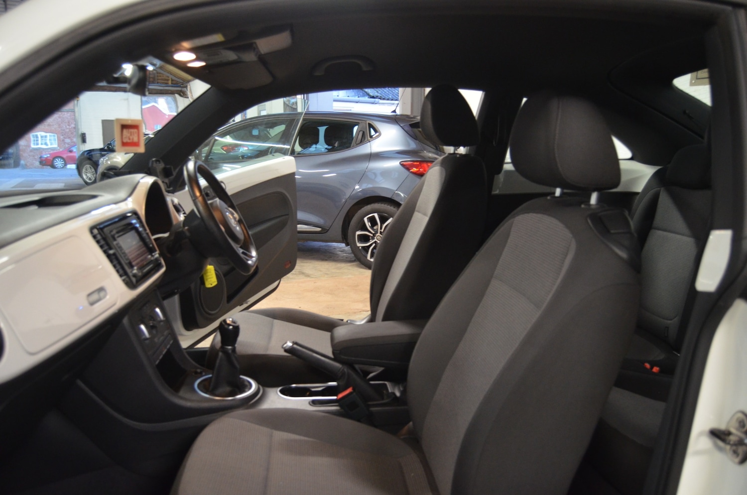 Used Volkswagen Beetle 2012 for sale - 77186602: Photo 26