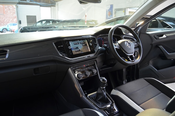 Used Volkswagen T-Roc 2021 for sale - 75673275: Photo 2