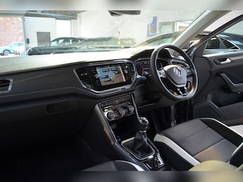 Used Volkswagen T-Roc 2021 for sale - 75673275: Photo