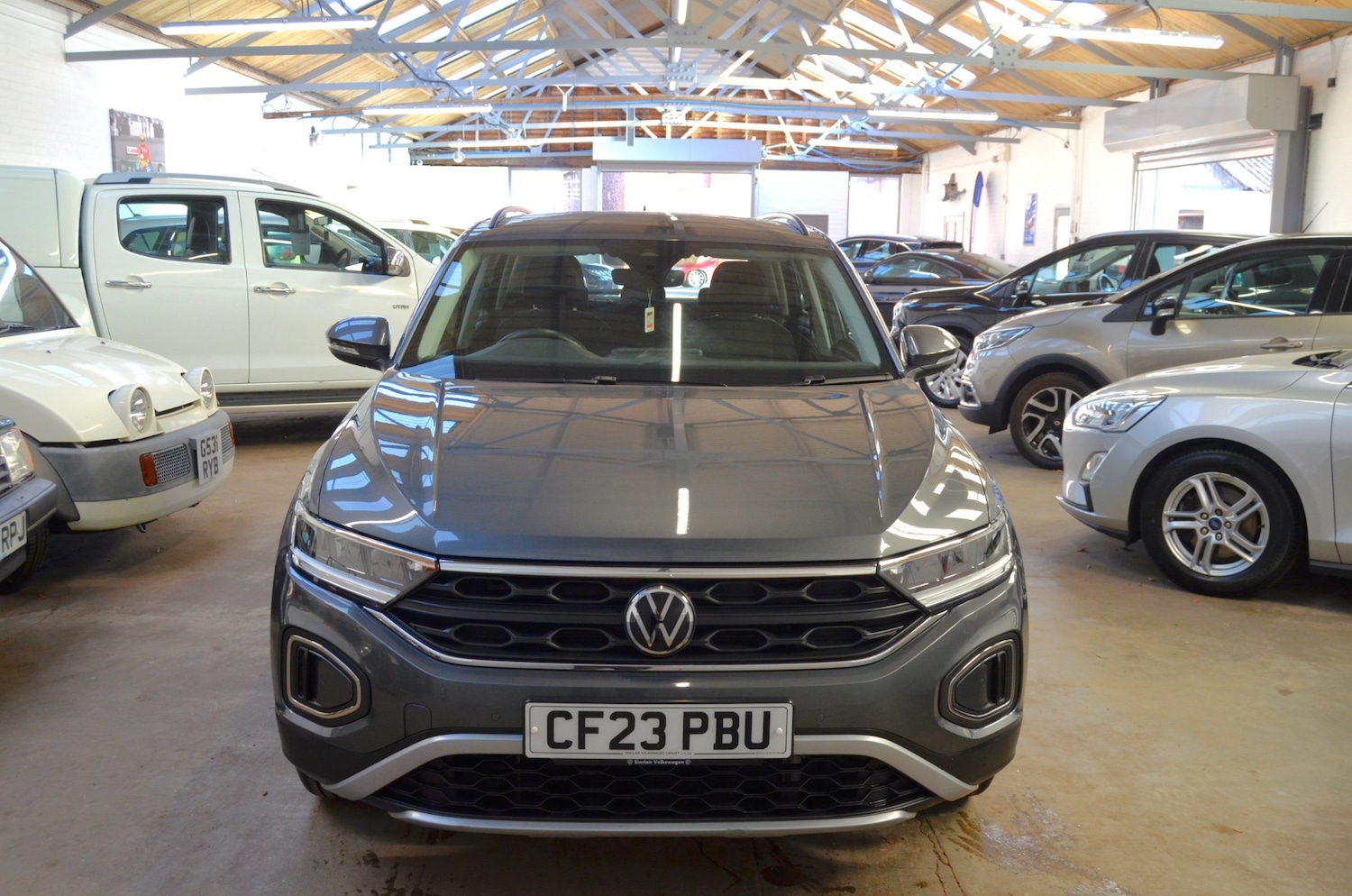 Used Volkswagen T-Roc 2023 for sale - 76719772: Photo 2