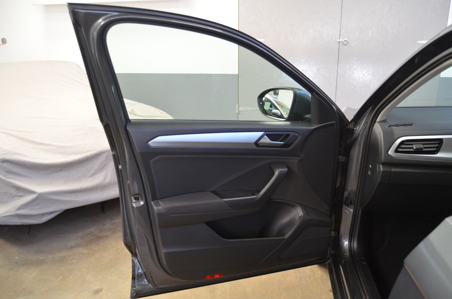 Used Volkswagen T-Roc 2023 for sale - 76719772: Photo 24