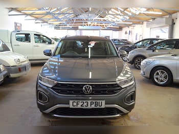 Used Volkswagen T-Roc 2023 for sale - 76719772: Photo