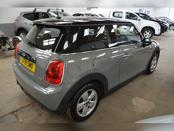 Used MINI Hatch 2018 for sale - 76103975: Photo