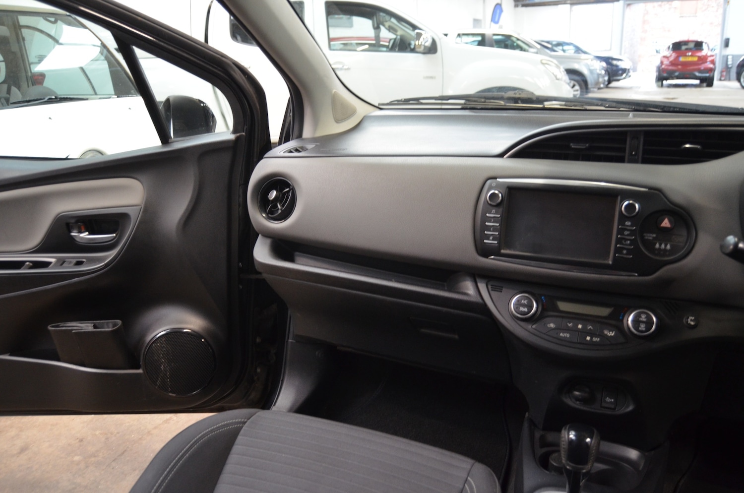 Used Toyota Yaris 2018 for sale - 76957059: Photo 12