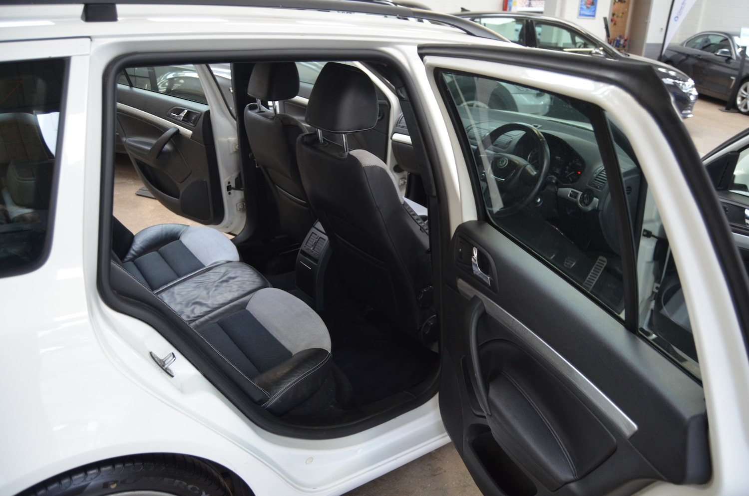 Used Skoda Octavia 2011 for sale - 77844590: Photo 8