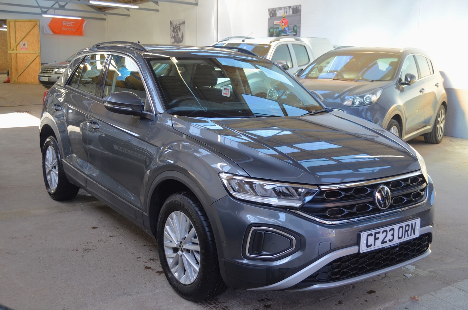 Used Volkswagen T-Roc 2023 for sale - 76330157: Photo 1